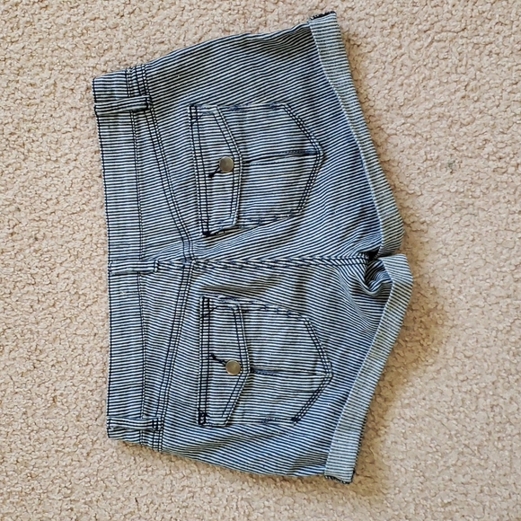 Versatile! Blue Denim Shorts with Suspenders - Two Pairs - Wear With or Without! - Picture 13 of 15